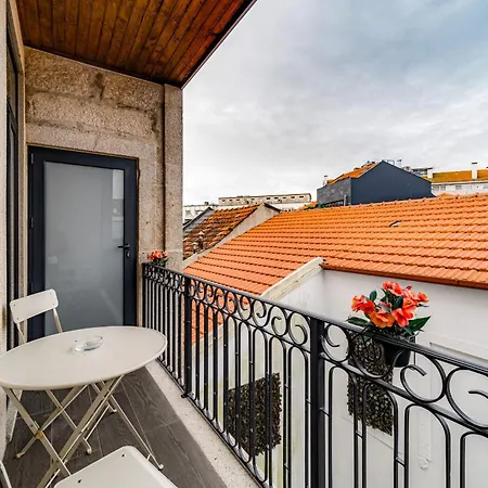 Nomad's Sunny Balcony Bonfim